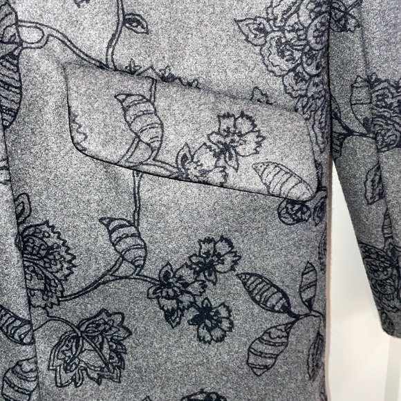 Women Gray Floral Faux Wool Coat - Picture 4 of 11